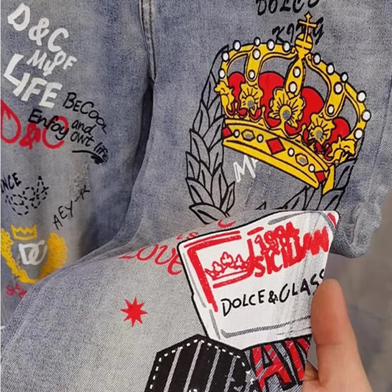 2024 New Graffiti Jeans Man Pants Spring Summer Crown Printe Jeans Streetwear Biker Skinny Zips Blue Cacual Long Denim Trousers