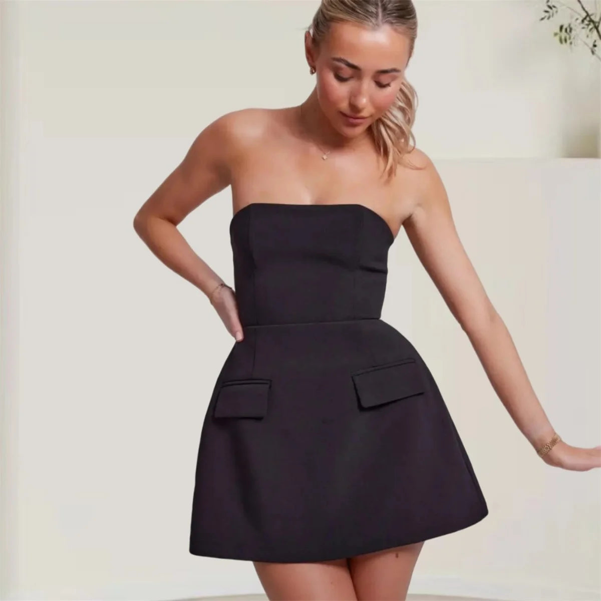 Fashion Sexy V Neck A-LINE Dress Women Summer Short Sleeve Black Slim Mini Dresses Casual Clubwear Elegant Lady Party Dress